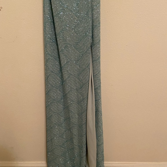 Size M Blue Prom/Formal Dress - Picture 4 of 6